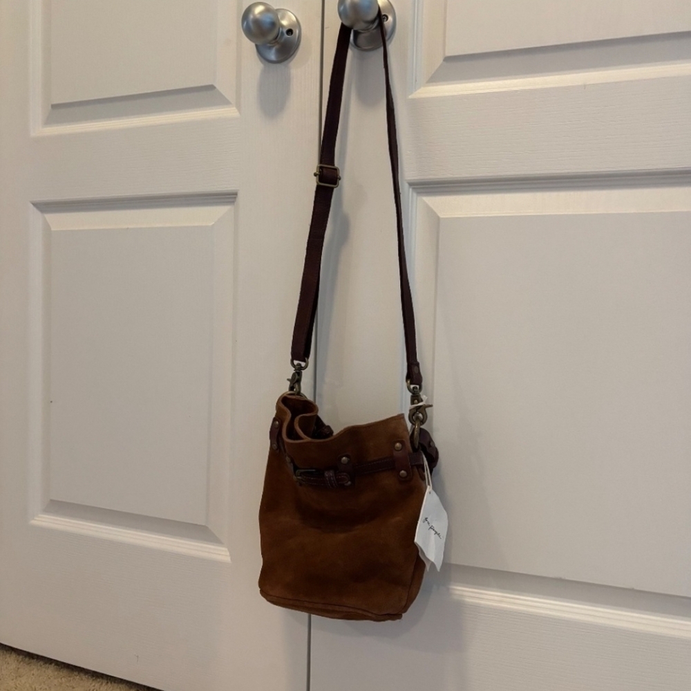 ✨️MAKE AN OFFER✨️Free People Brown Crossbody Bag